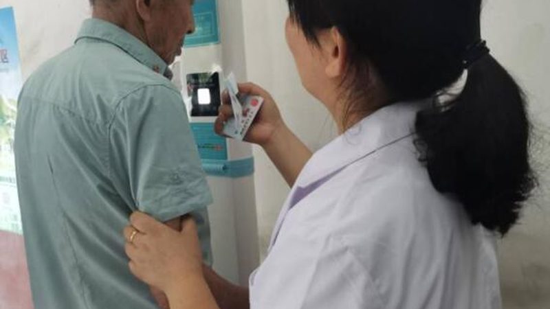 在购买高端体检套餐时，消费者应关注体检项目的质量。以下是一些判断标准：